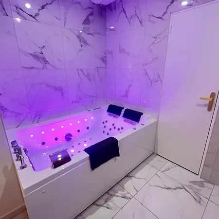 شقة P21 5 Star - Exceptional Jacuzzy Relaxation And Absolute Relaxation *