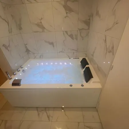 شقة P21 5 Star - Exceptional Jacuzzy Relaxation And Absolute Relaxation *